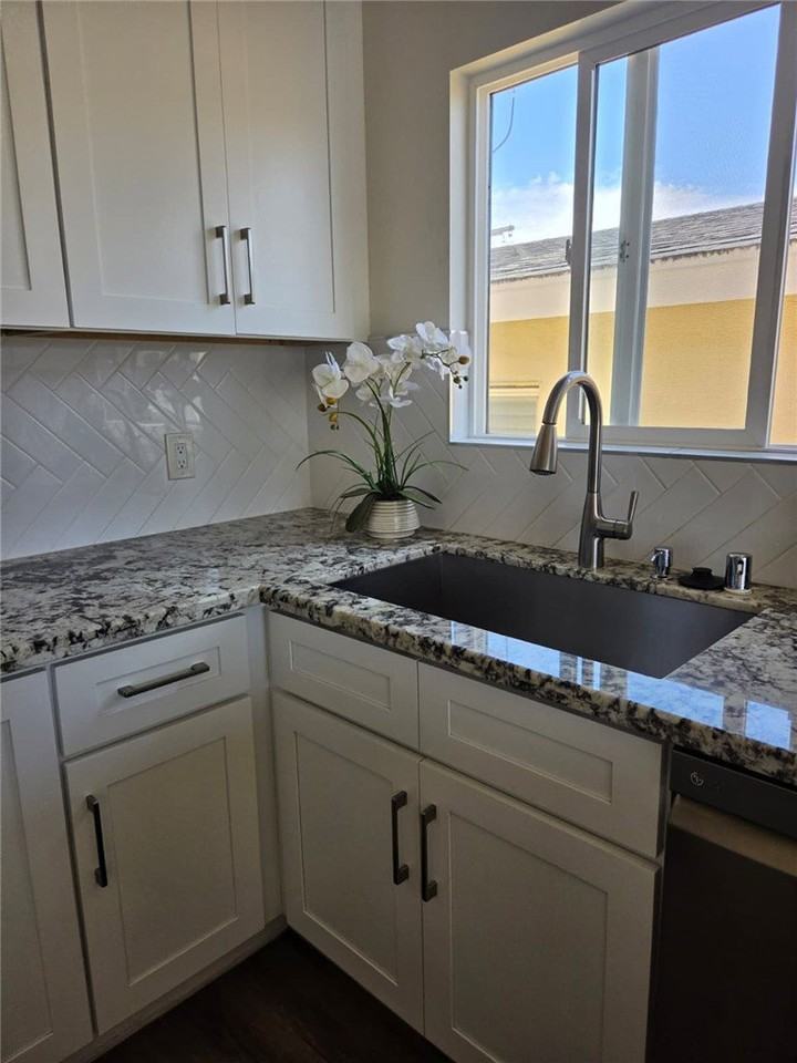 1812 W Balboa Blvd - Photo 7 of 8