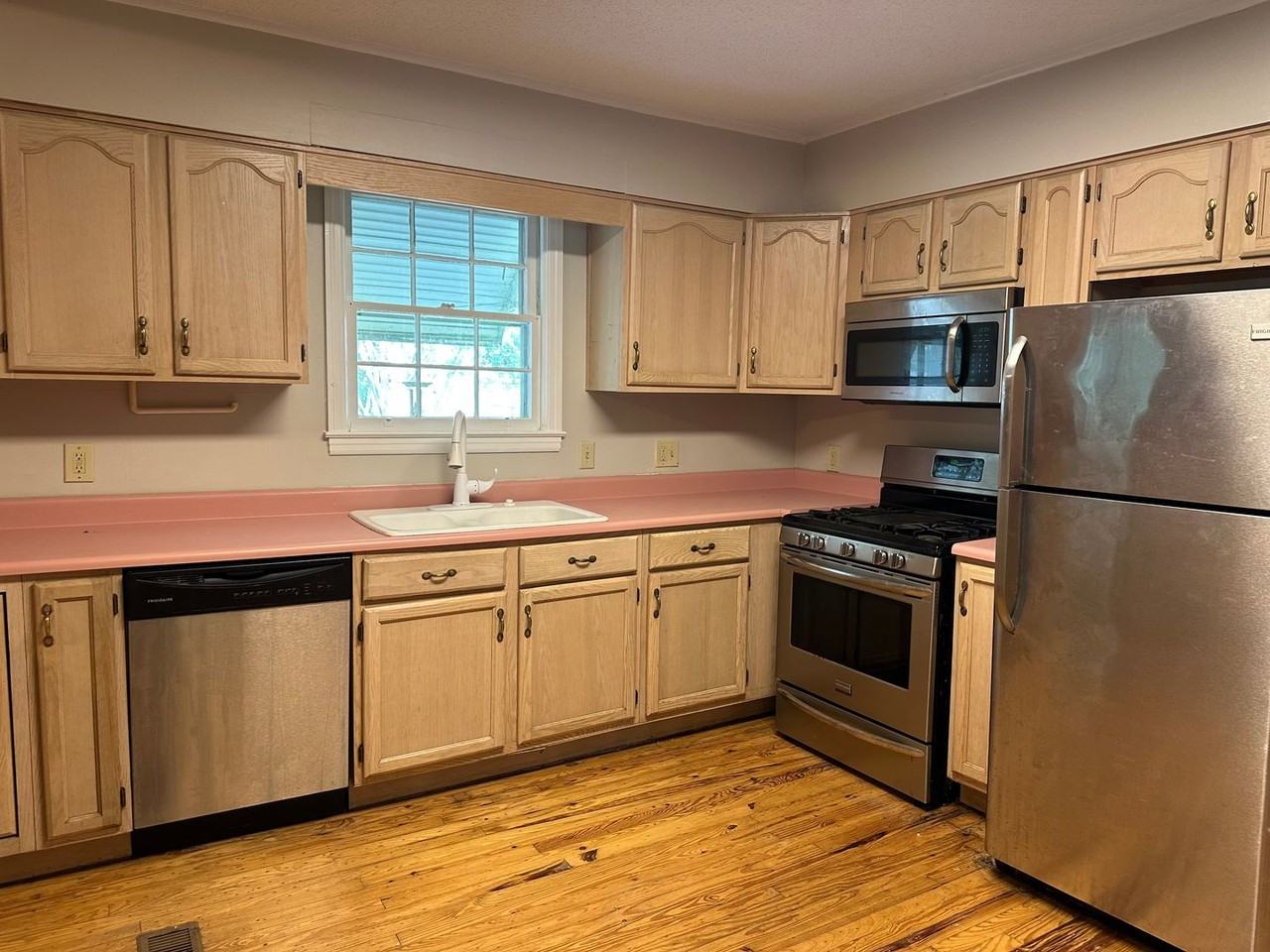5515 Habersham St - Photo 2 of 15