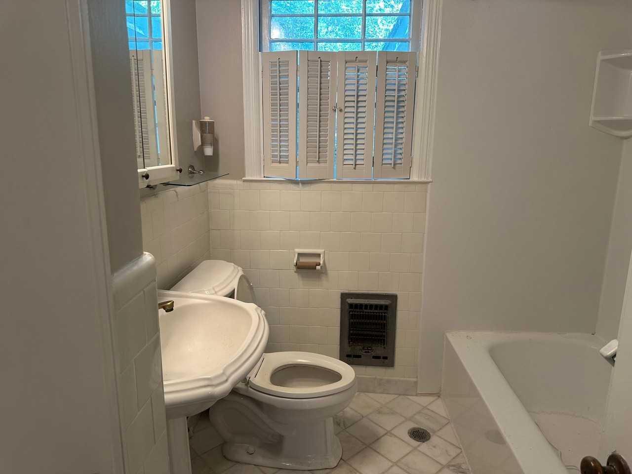 5515 Habersham St - Photo 7 of 13