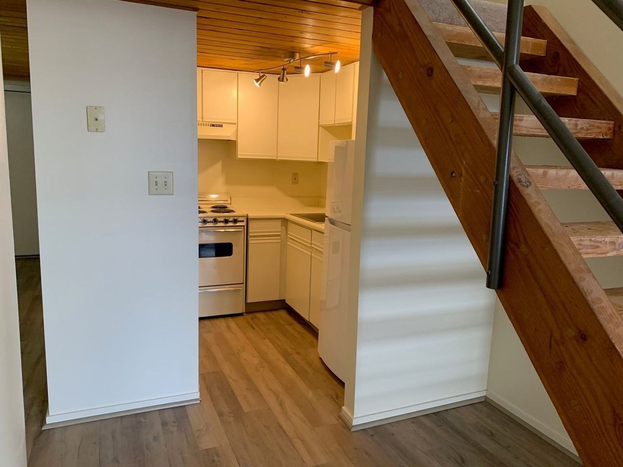 Bayview Court, LLC - Photo 4 of 29