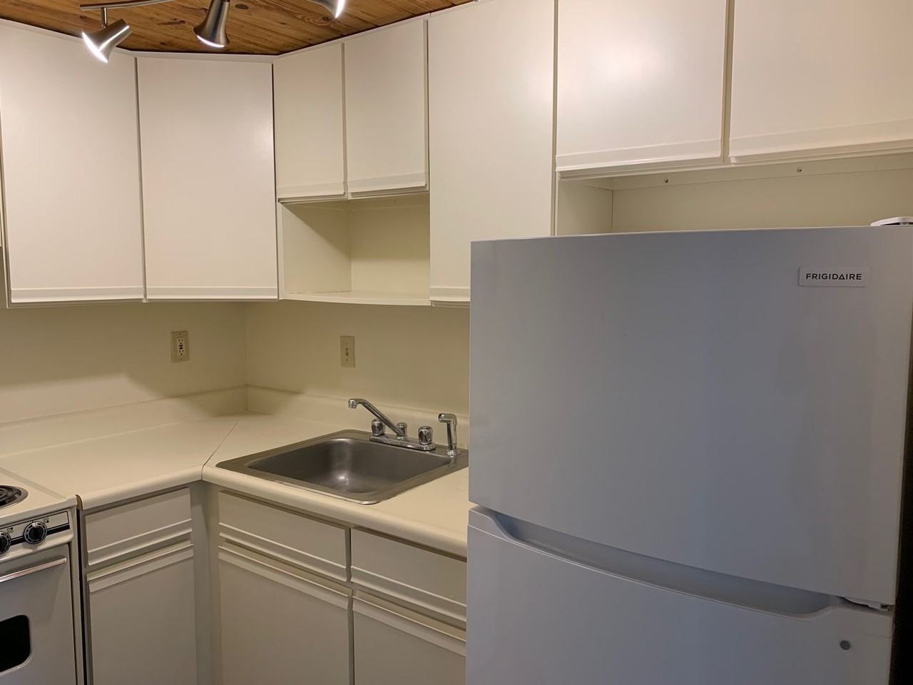 Bayview Court, LLC - Photo 6 of 29