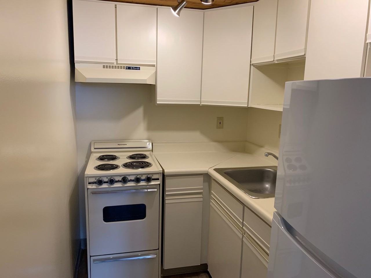 Bayview Court, LLC - Photo 7 of 29