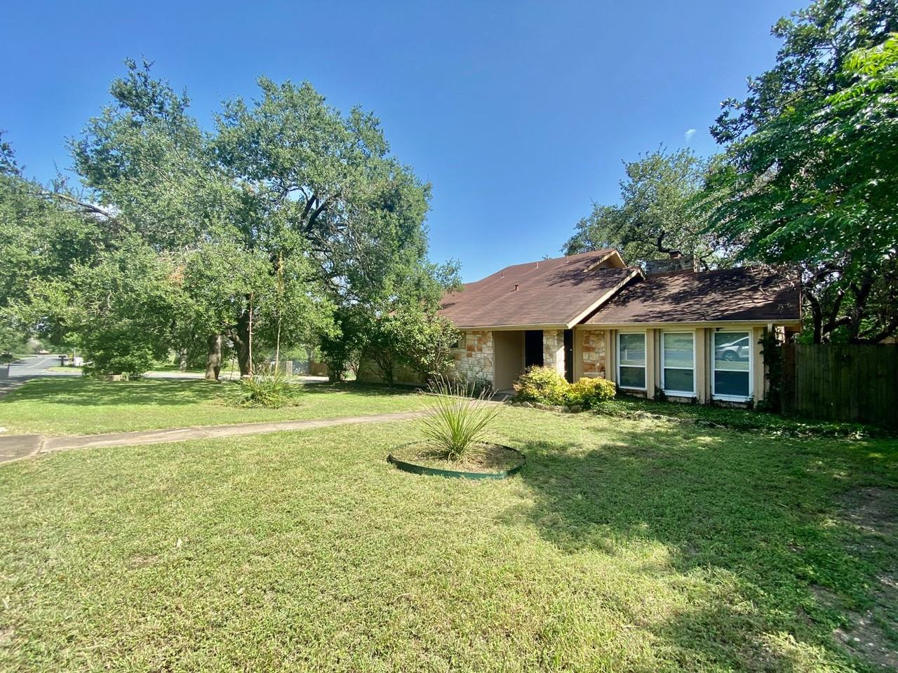 7219 Scenic Brook Dr - Photo 2 of 32