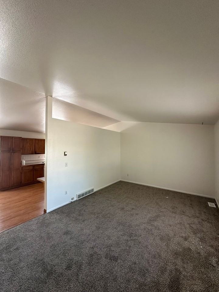 314 N 49th Avenue Ct - Photo 2 of 9