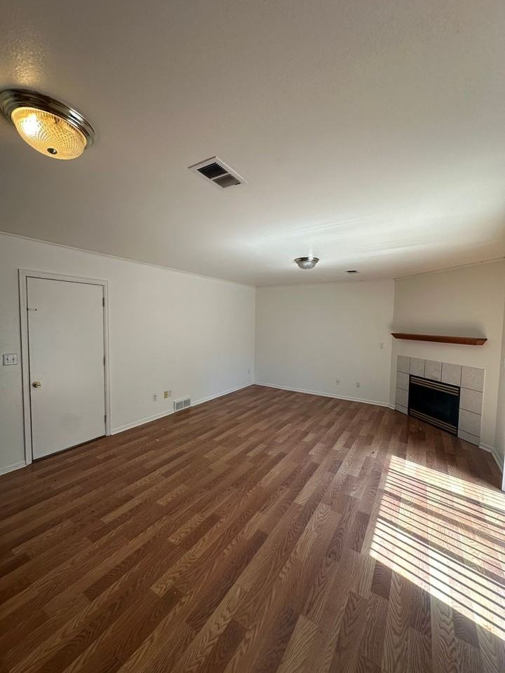 314 N 49th Avenue Ct - Photo 3 of 9