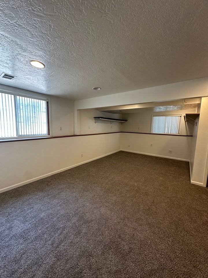 314 N 49th Avenue Ct - Photo 4 of 9