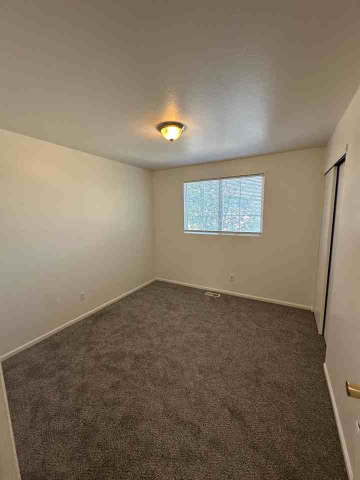 314 N 49th Avenue Ct - Photo 6 of 9
