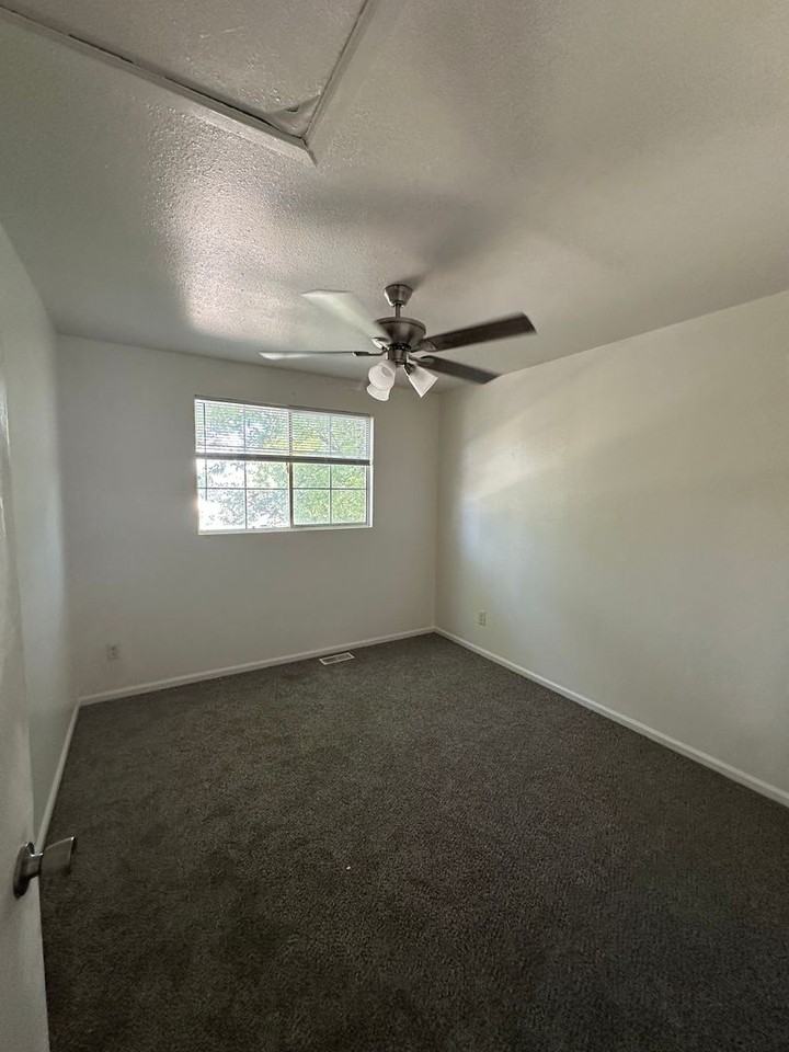 314 N 49th Avenue Ct - Photo 7 of 9