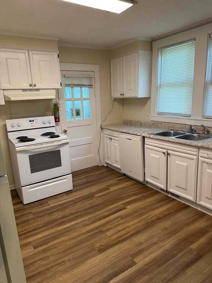 1401 Sidney Ave - Photo 7 of 18