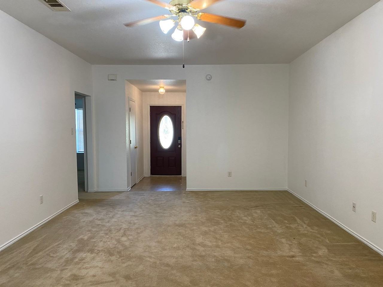 1809 Liberty Hill Dr - Photo 2 of 20