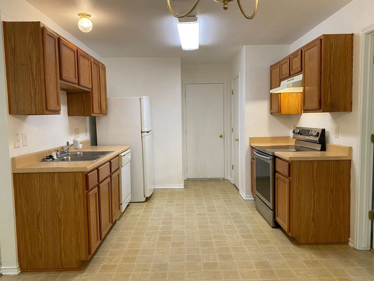 1809 Liberty Hill Dr - Photo 4 of 20
