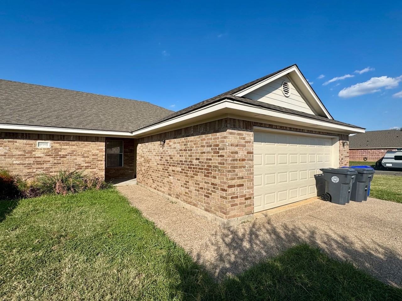 10201A Iris Ln - Photo 2 of 13