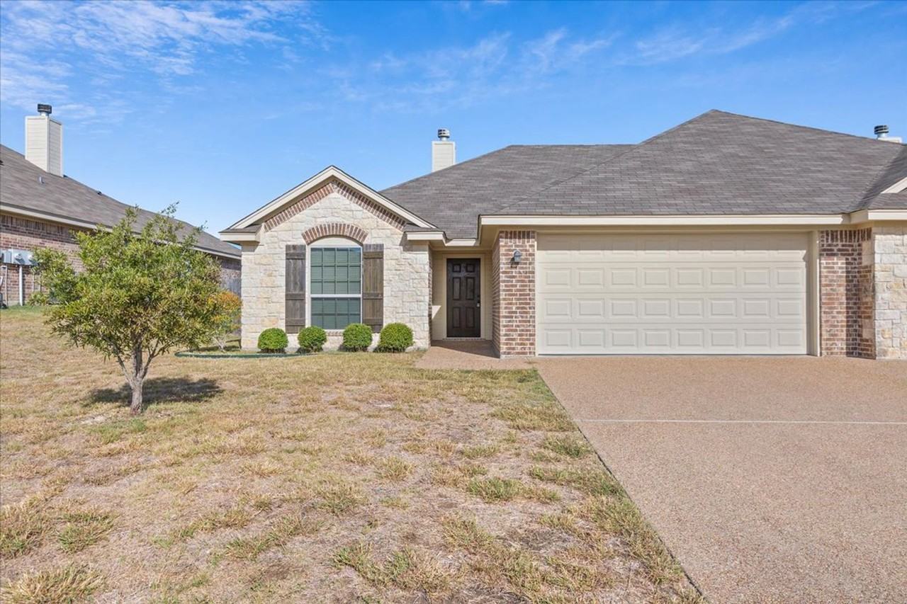 614 Madison Cir - Photo 3 of 28