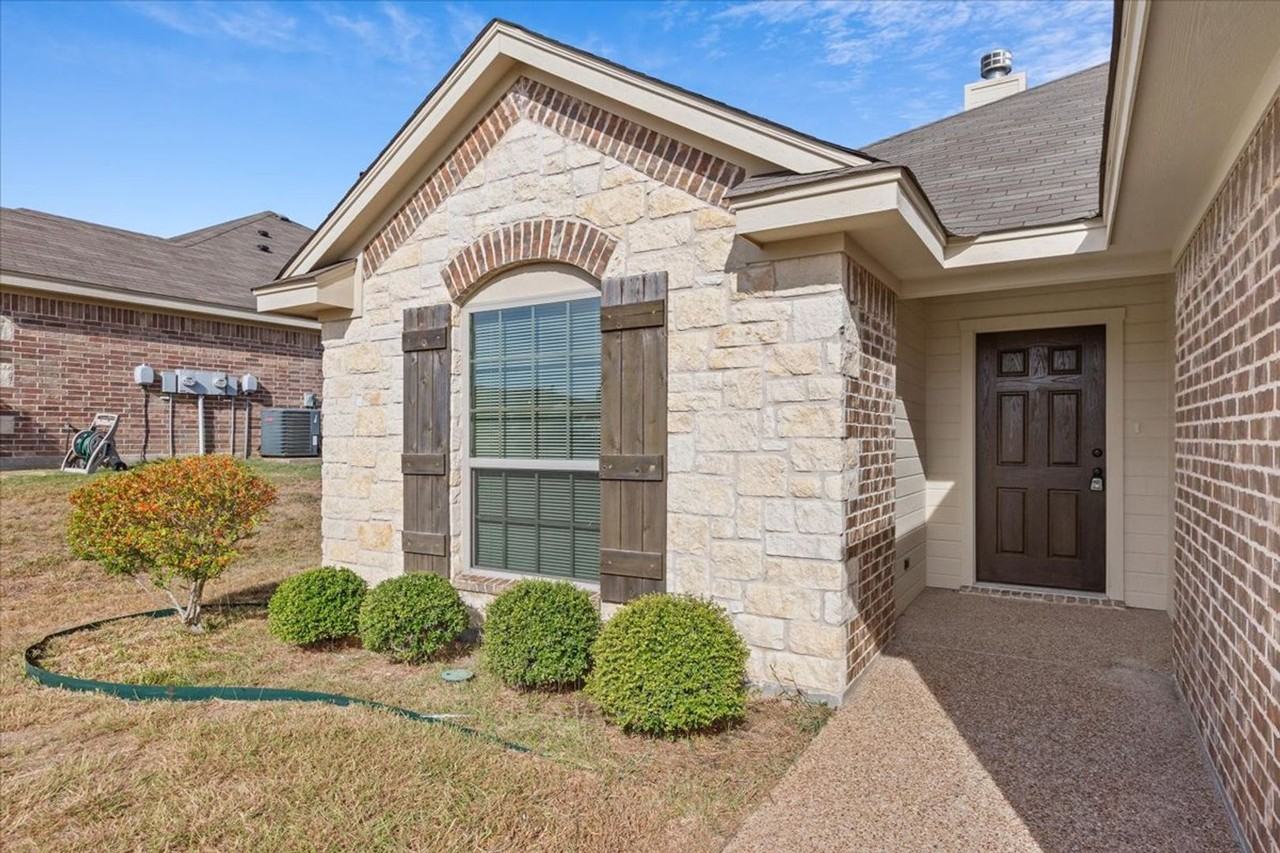 614 Madison Cir - Photo 4 of 28
