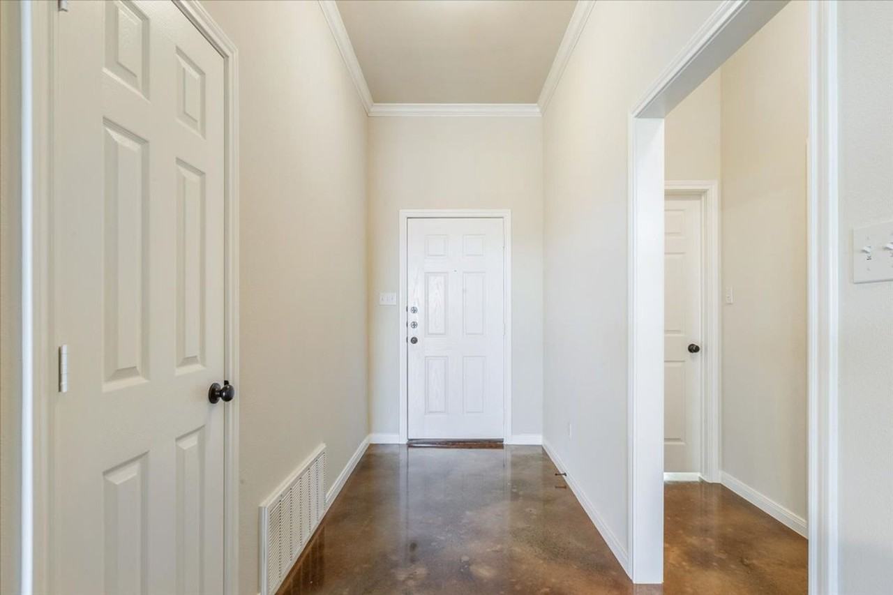 614 Madison Cir - Photo 5 of 28