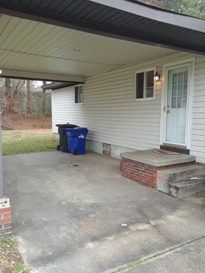545 Mclean St - Photo 3 of 16