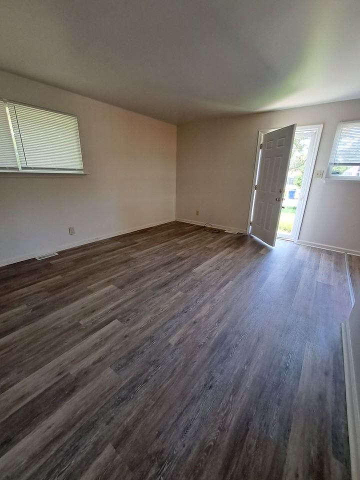 545 Mclean St - Photo 7 of 16