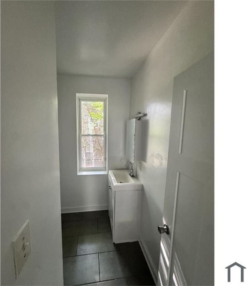 2531 N Dover St - Photo 5 of 11