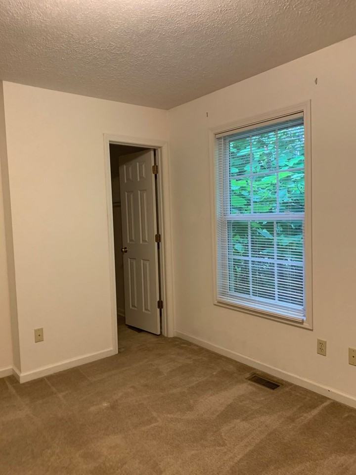 1125 College St - Photo 6 of 18