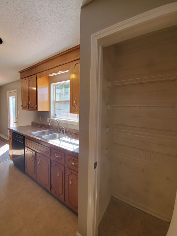 3406 Oak Lawn Dr - Photo 7 of 21