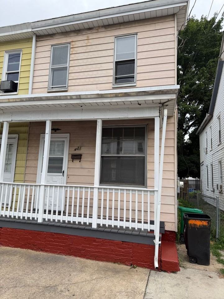 421 N Pitt St - Photo 2 of 12