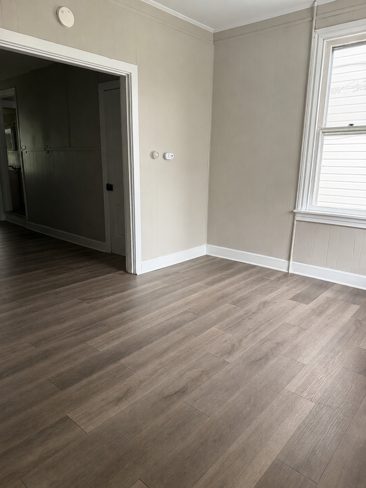 421 N Pitt St - Photo 3 of 12