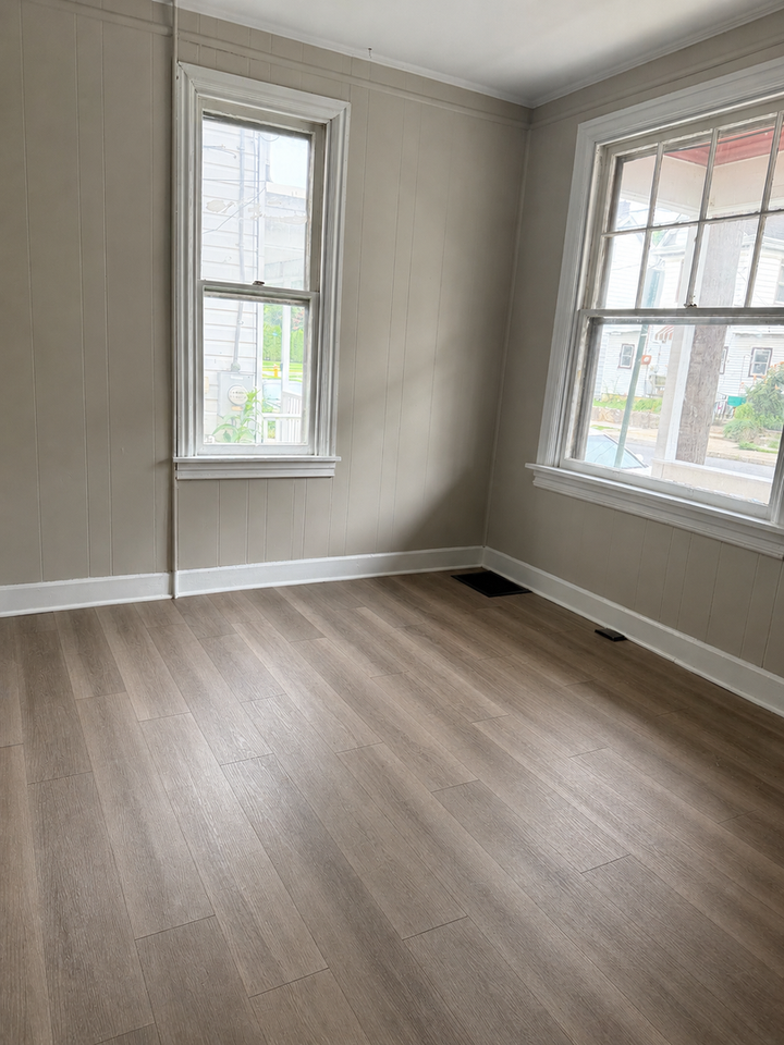 421 N Pitt St - Photo 4 of 12
