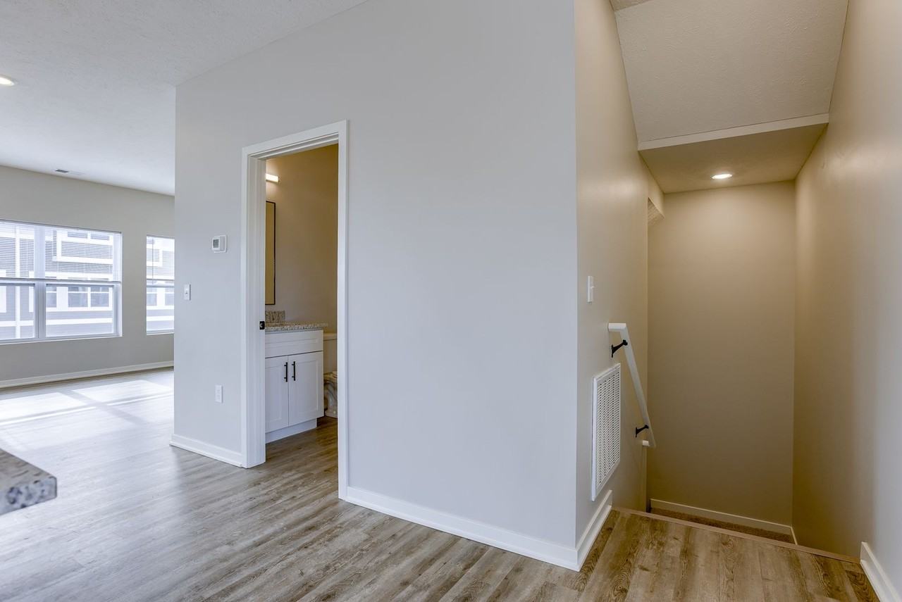 20874 T Ct - Photo 2 of 24