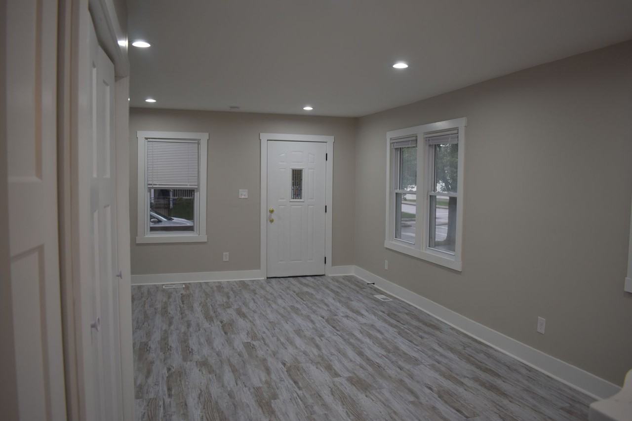 2406 N Talbott St - Photo 3 of 29