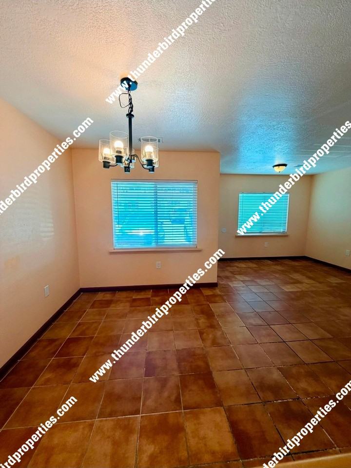 1307 San Mateo Blvd Se - Photo 7 of 23