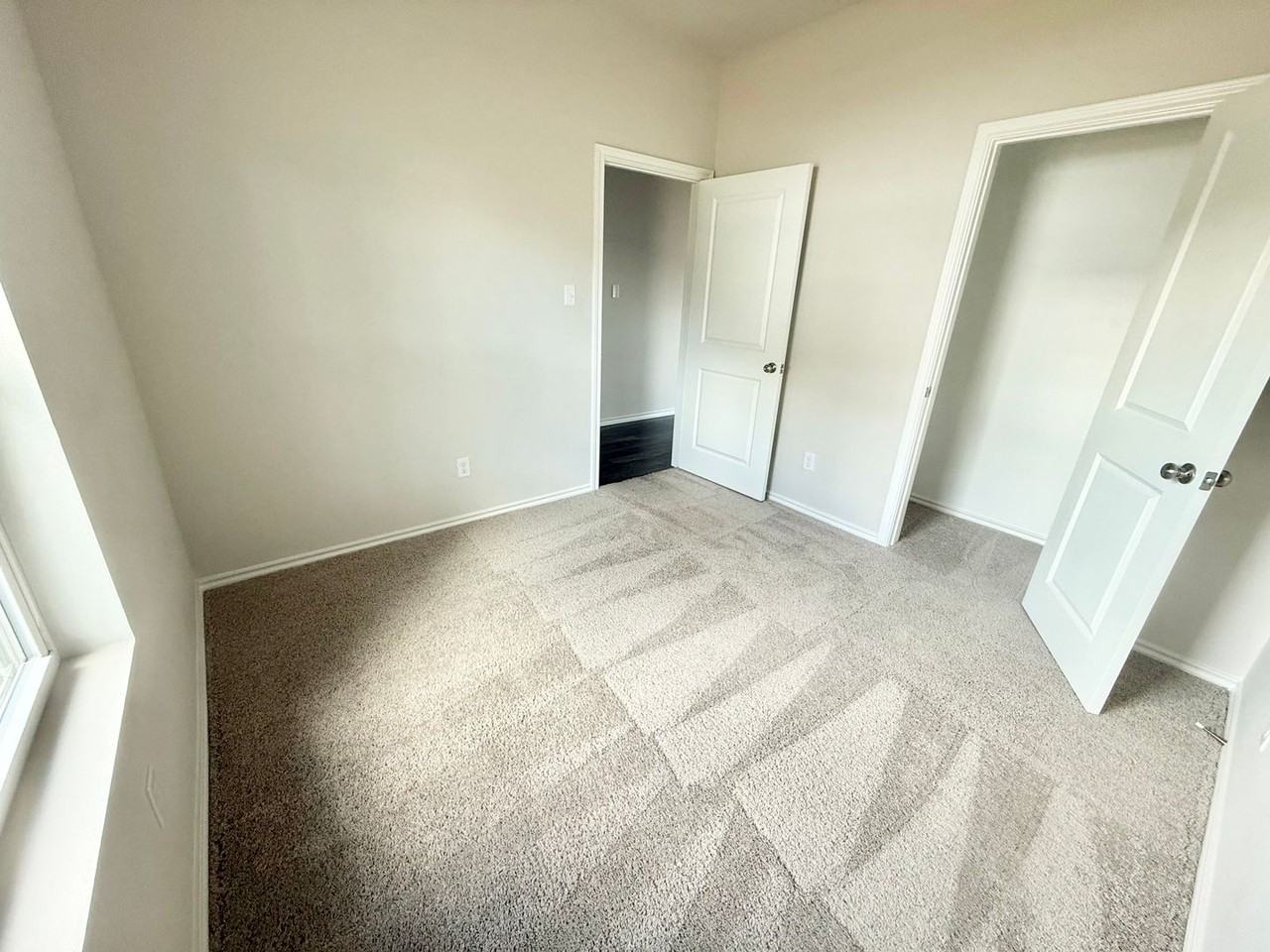 110 S Rainbow Dr - Photo 3 of 15