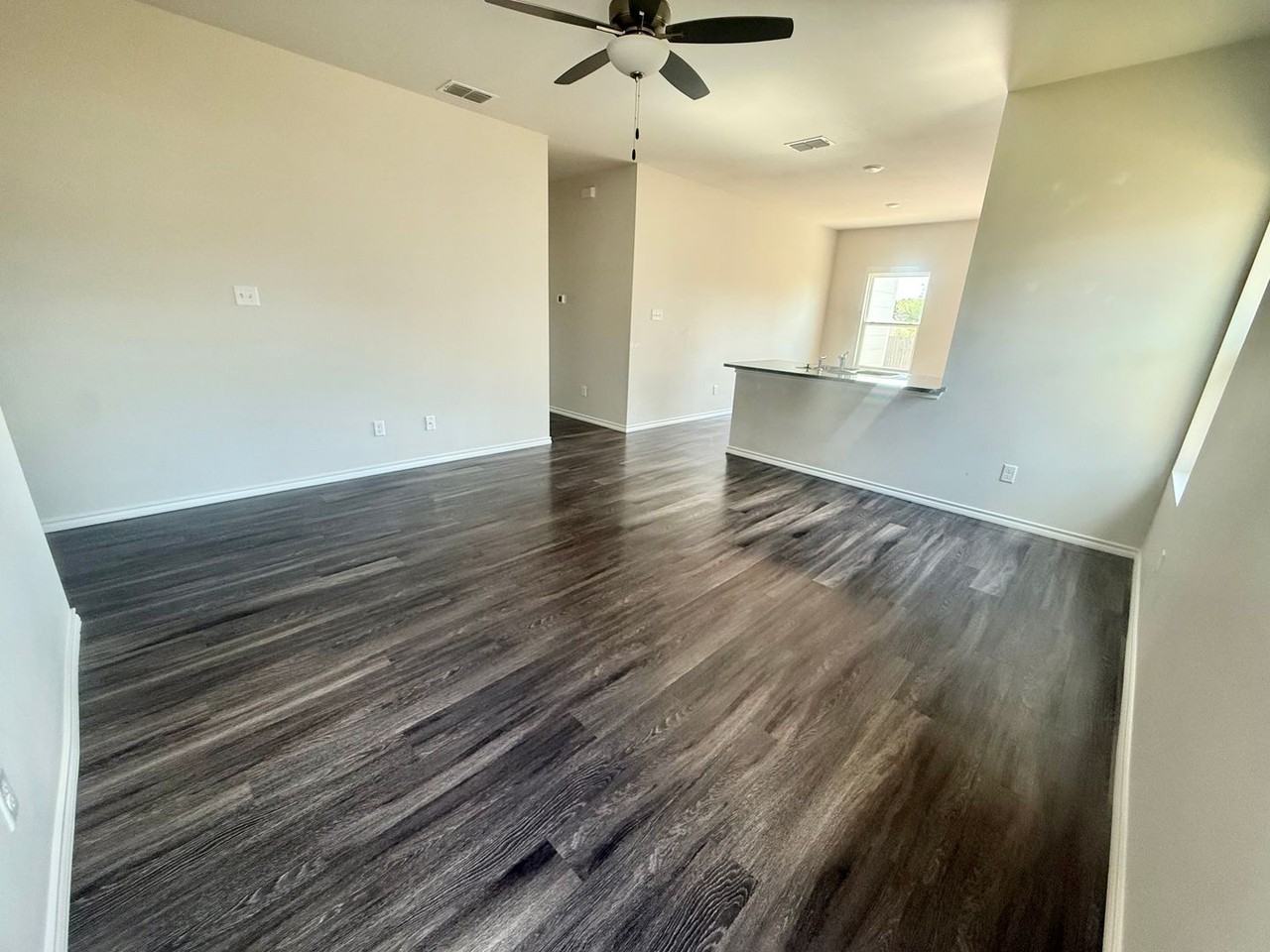 110 S Rainbow Dr - Photo 5 of 15