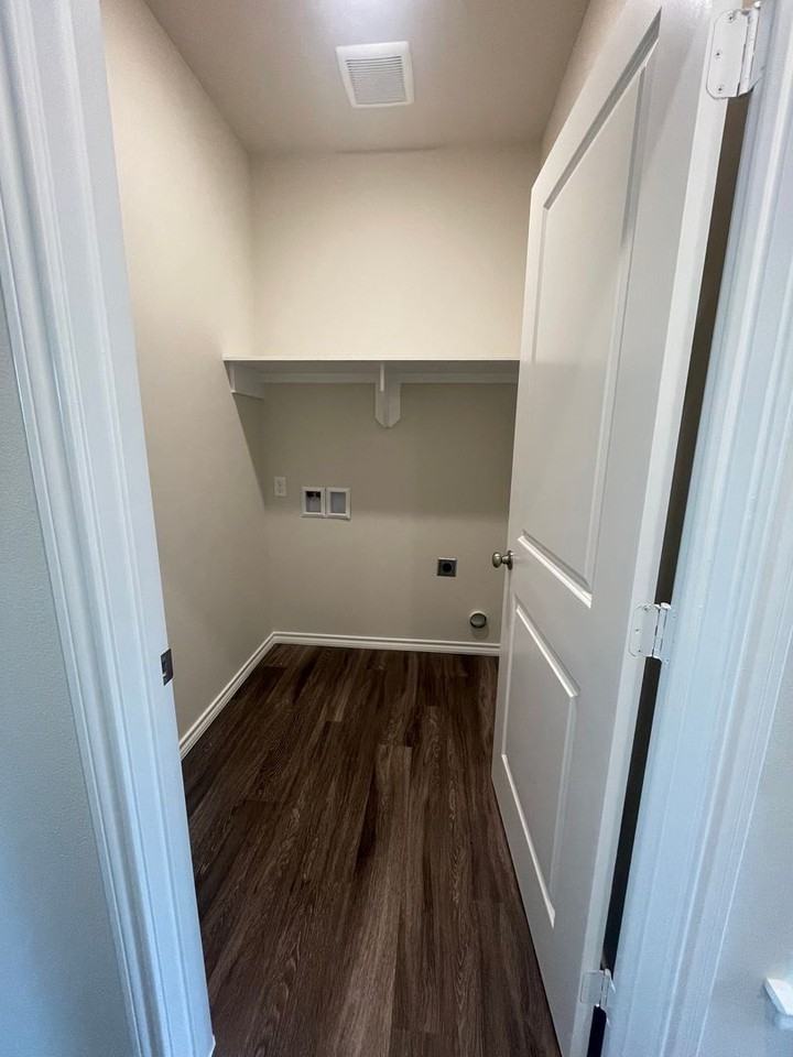 110 S Rainbow Dr - Photo 7 of 15
