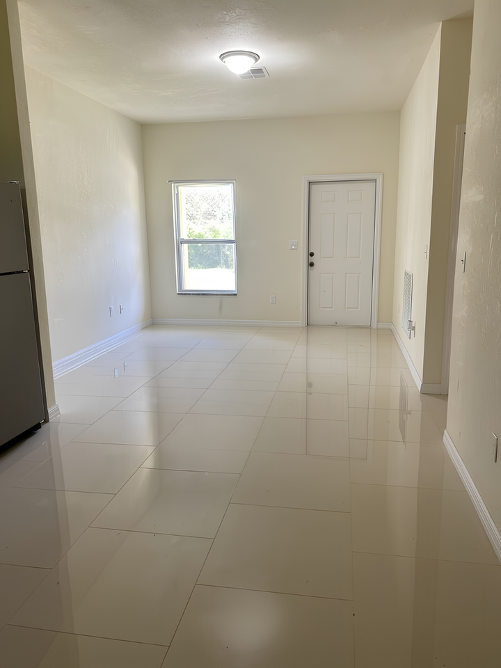 3212 Oleander Dr - Photo 3 of 9