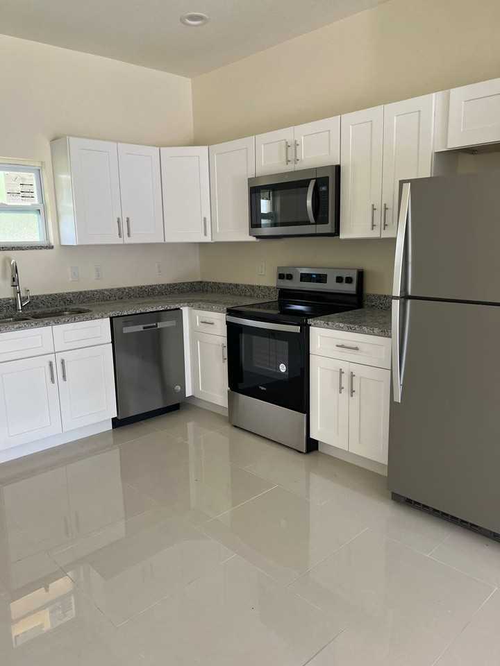 3212 Oleander Dr - Photo 4 of 9