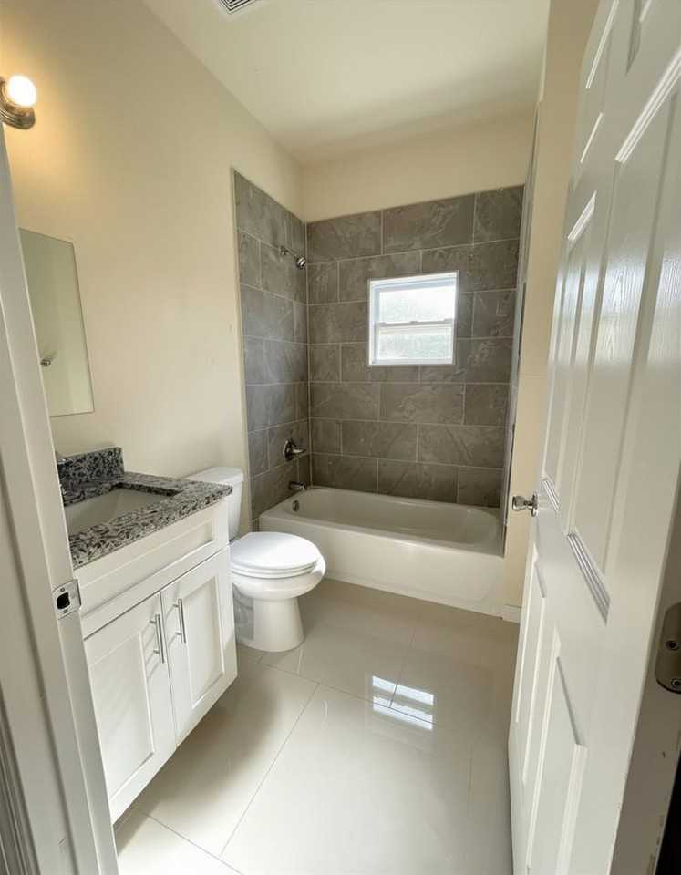3212 Oleander Dr - Photo 6 of 9