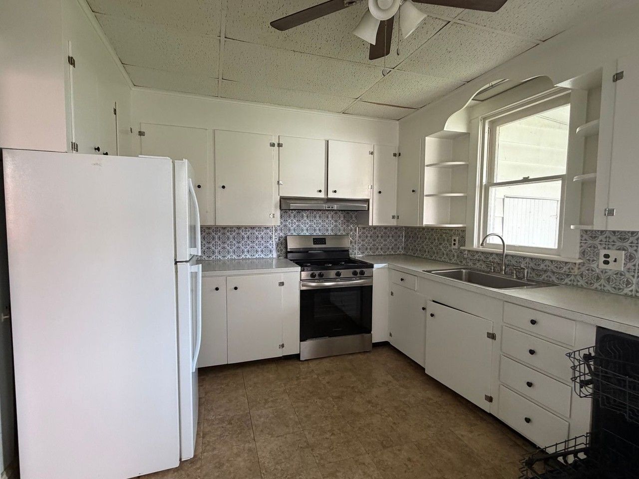 1432 Monroe St - Photo 2 of 10