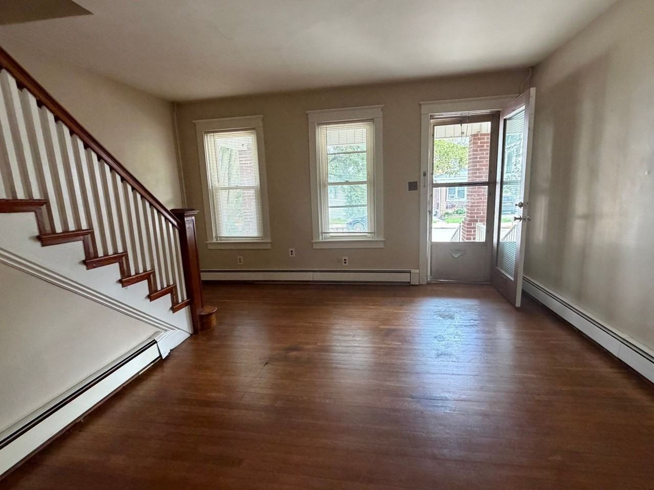 1432 Monroe St - Photo 4 of 10