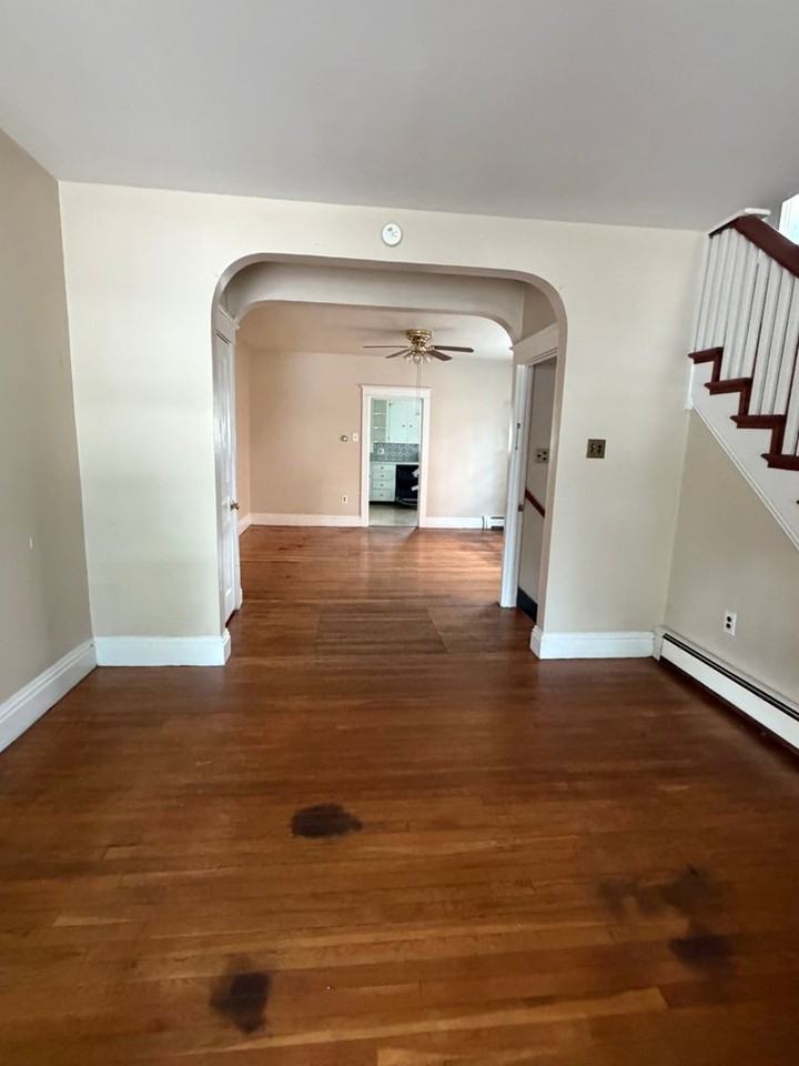 1432 Monroe St - Photo 5 of 10