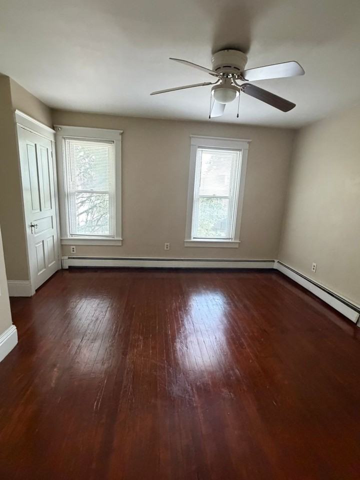 1432 Monroe St - Photo 6 of 10