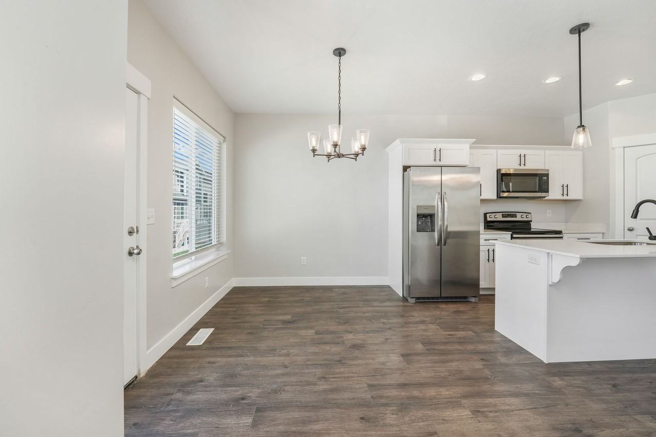 3738 W 1650 N - Photo 3 of 16