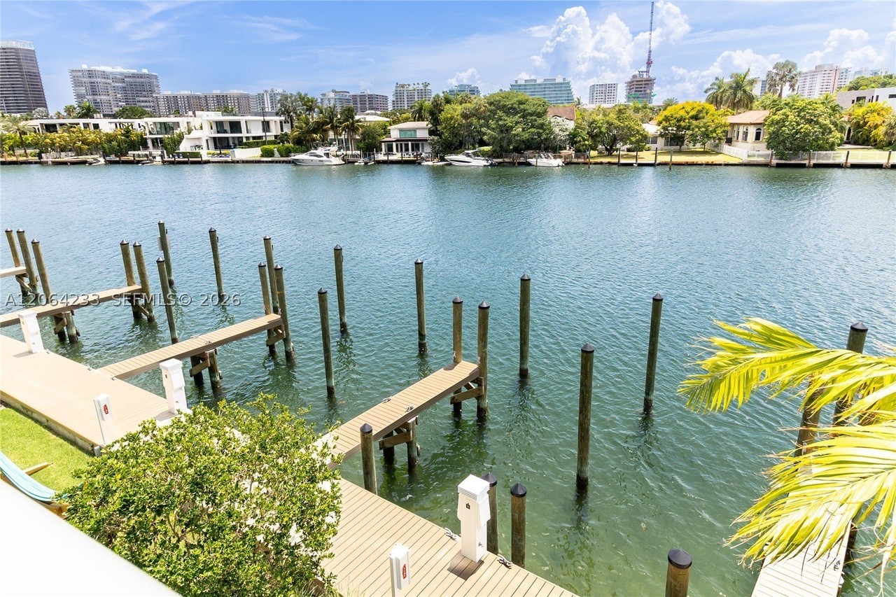 9221 E Bay Harbor Dr #307 - Photo 3 of 47