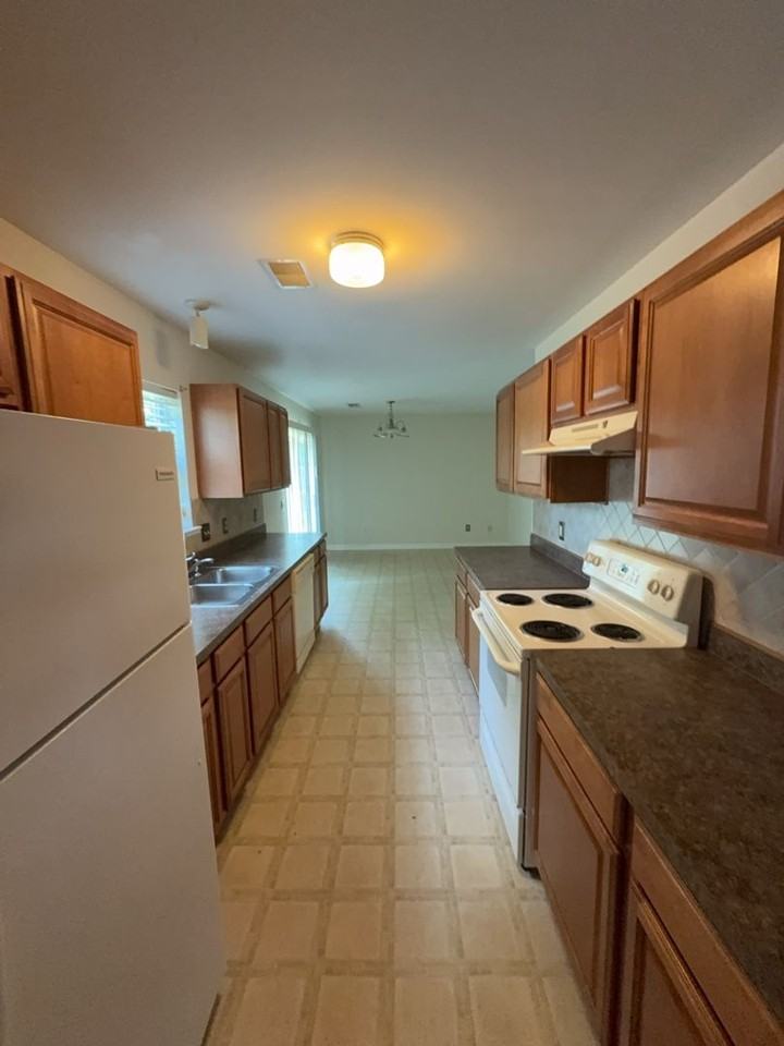 525 S Maney Ct - Photo 3 of 12