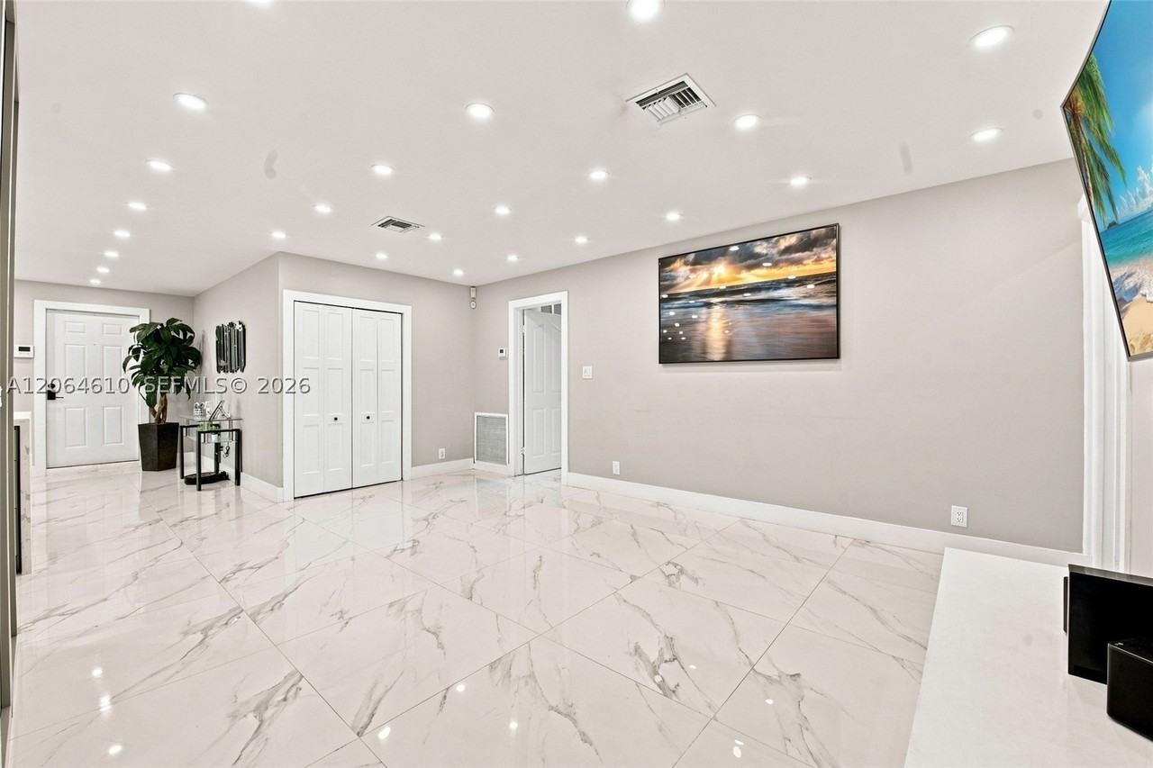 821 Ramblewood Dr #821 - Photo 3 of 50