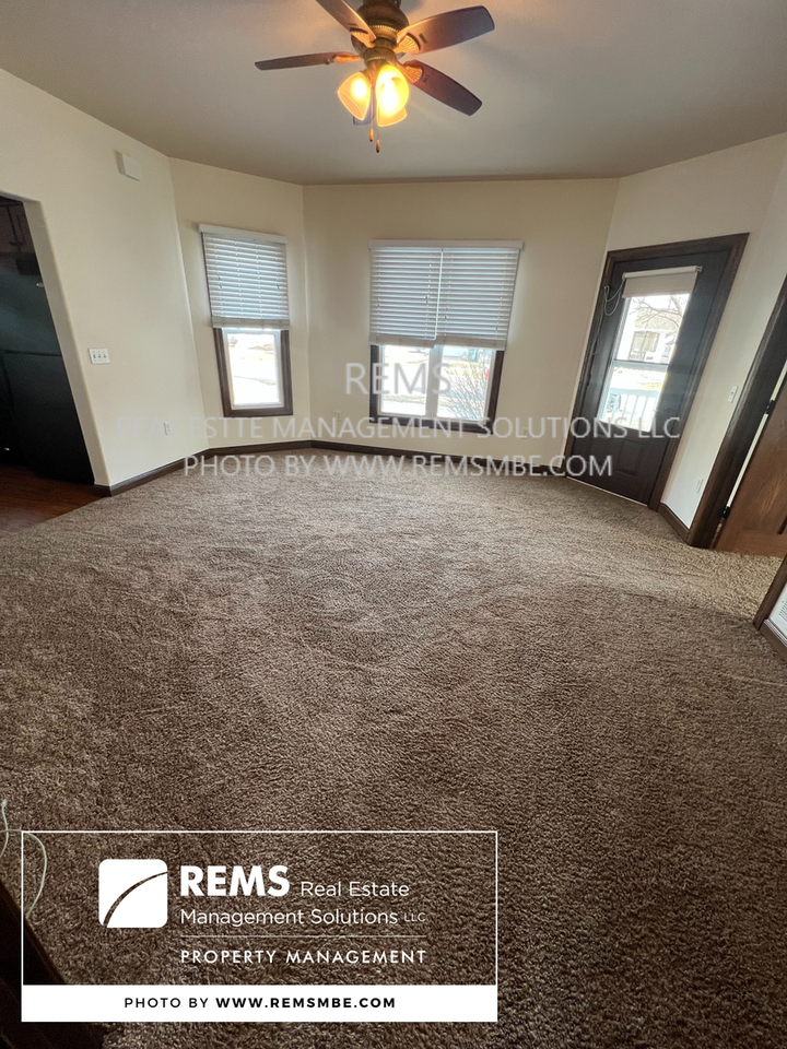 345 Laurel St #2 - Photo 3 of 12