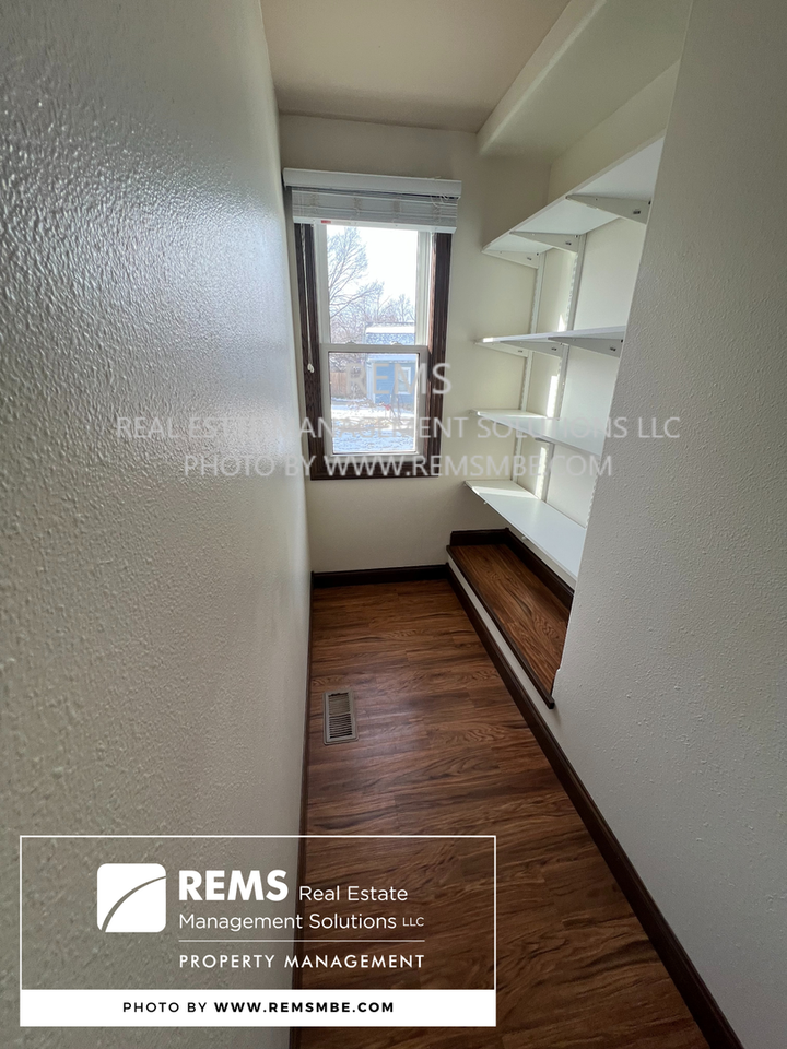 345 Laurel St #2 - Photo 5 of 12