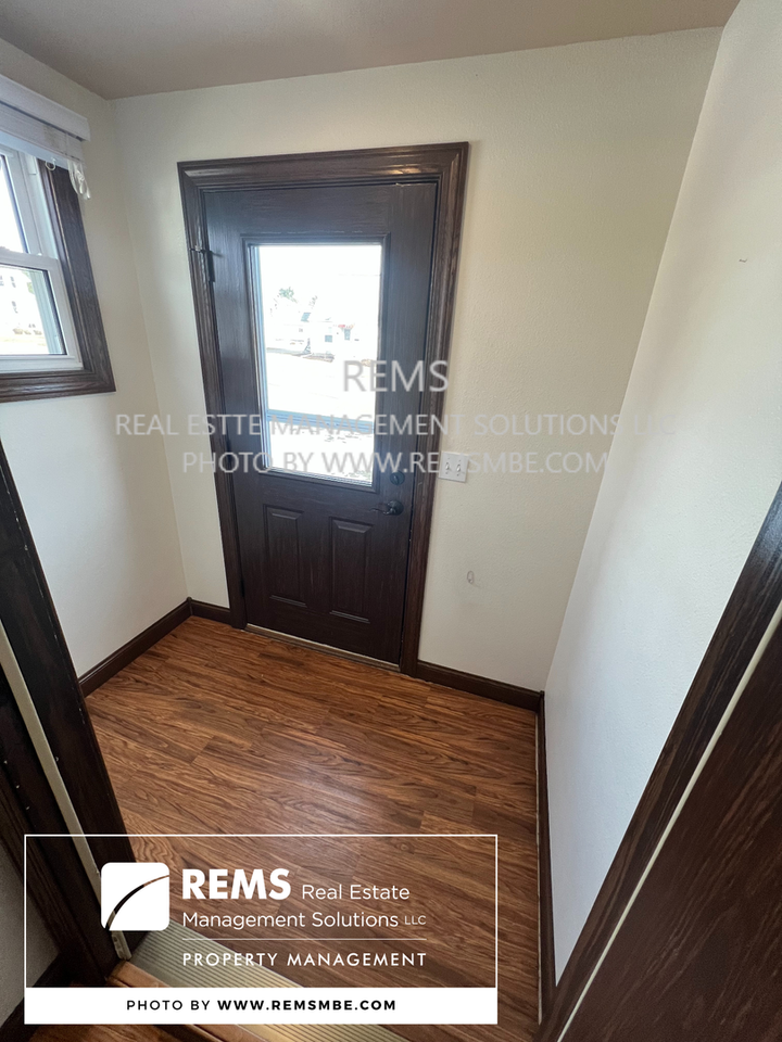 345 Laurel St #2 - Photo 6 of 12