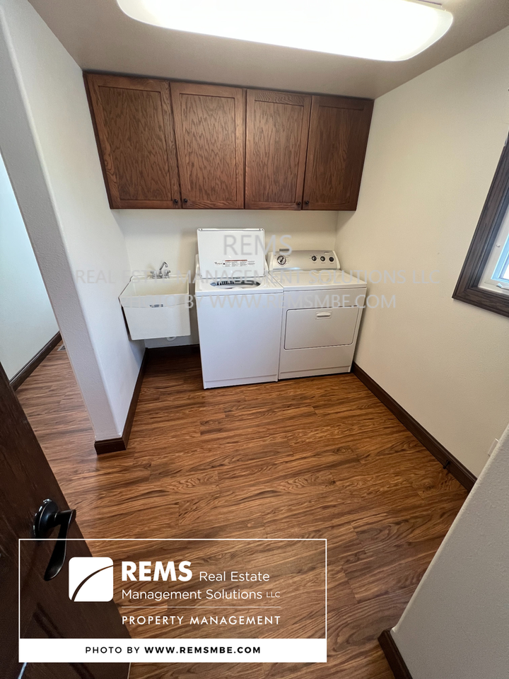 345 Laurel St #2 - Photo 7 of 12