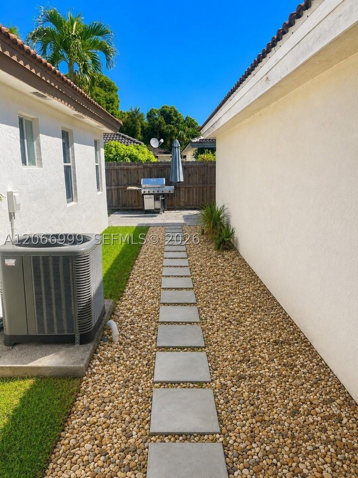 13923 Sw 151st Ave - Photo 6 of 16