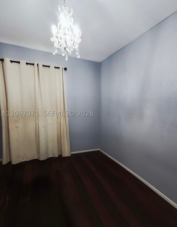 1067 Ne 41st Pl - Photo 7 of 13